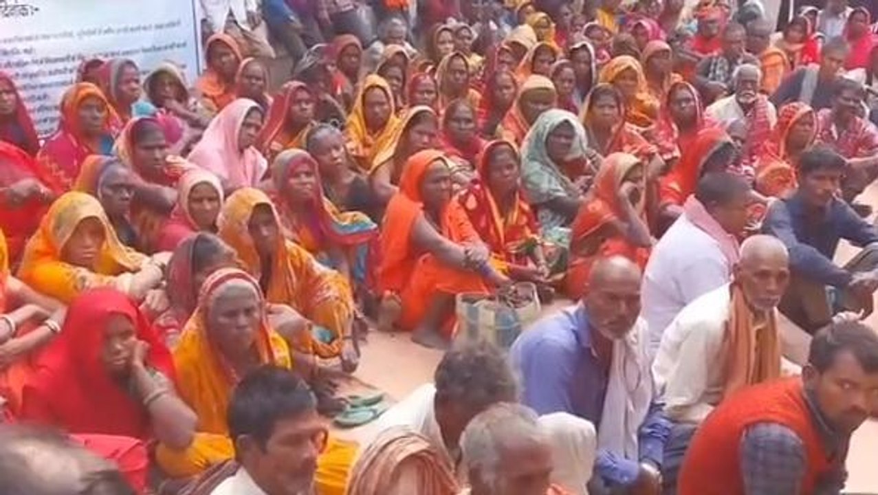 अररिया: भूमिहीन परिवारों के द्वारा अनिश्चितकालीन हड़ताल पर बैठने को लेकर रजनीती पार्टी के कार्यकर्त्ता ने दी प्रतिक्रिया