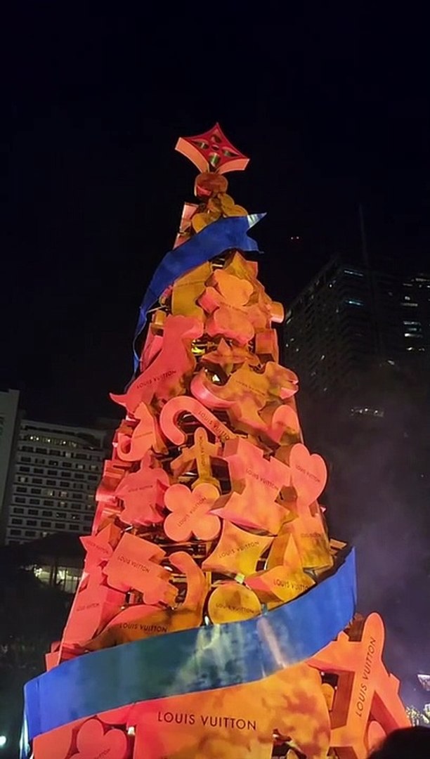 Louis Vuitton Lits Up Its Tallest Christmas Tree in Greenbelt, Makati City!  