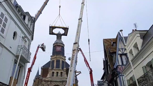 Le clocher de l'église Notre Dame de Bonsecours déposé à Trouville sur Mer