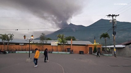 Guatemala: Der Fuego raucht und spuckt Lava