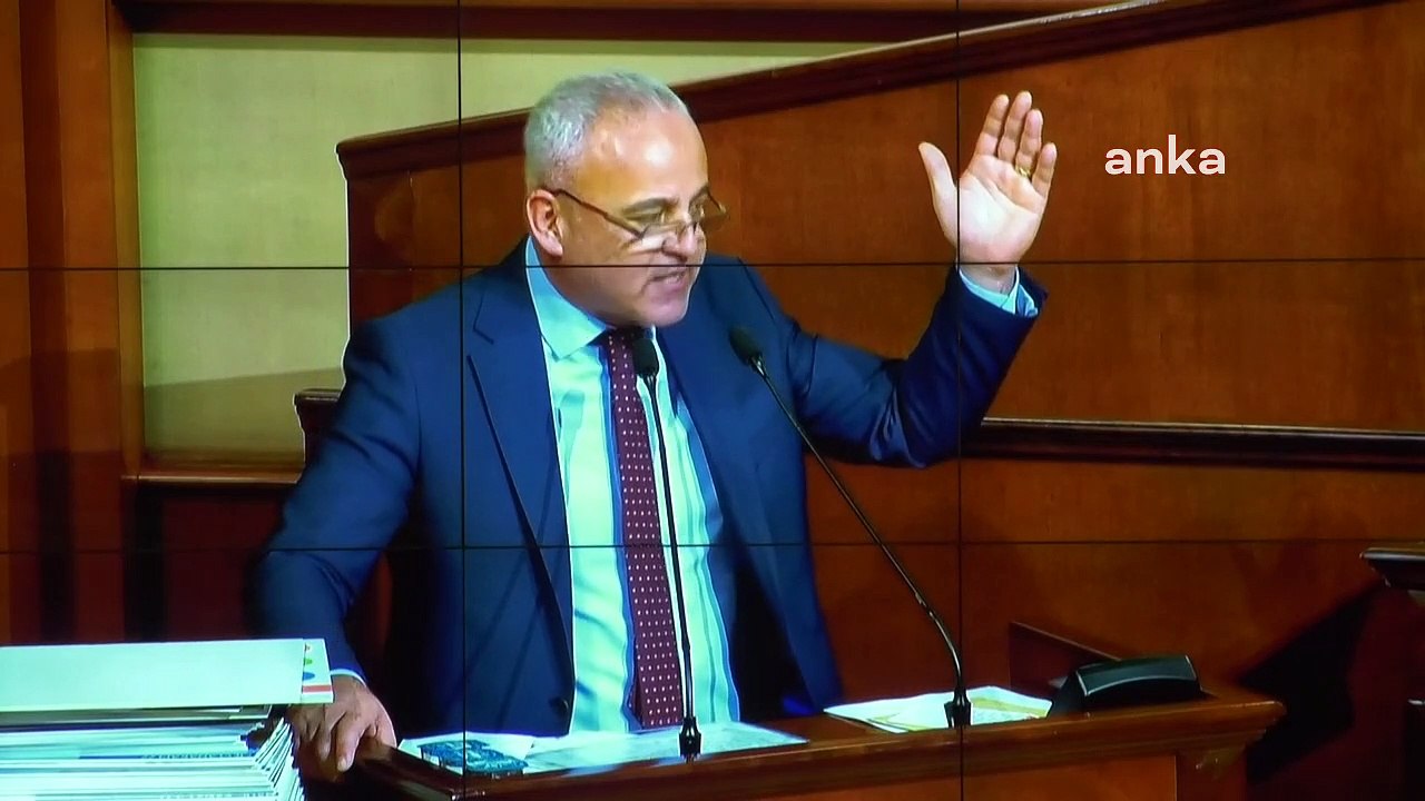 İBB Meclisi'nde Hiranur Vakfı protestosu: 'İstismara sessiz kalma, suça ortak olma!'