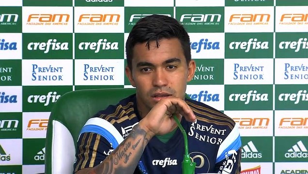 Elogiando o técnico, Dudu ‘esquece’ árbitros e diz pensar só no campo