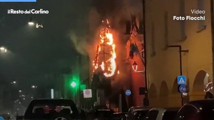 Albero di Natale incendiato a Castelfranco Emilia