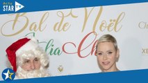 Charlene de Monaco recouverte de broderies étincelantes au côté du Père Noël