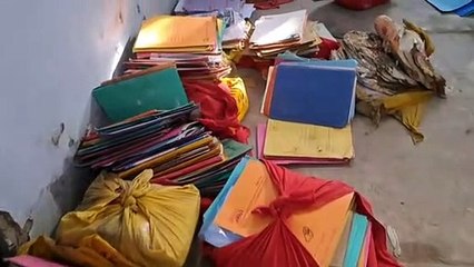 यूं तो मिल गया अनुभव प्रमाण पत्र--सीएमएचओ ऑफिस में एनएचएम व अन्य कार्मिकों का बिखरा व खराब हो रहा रेकॉर्ड