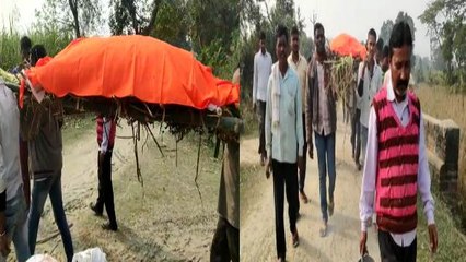 मिल नहीं चलेगी तो गन्ने का राम नाम सत्य है,यही इसका गत्य है,किसानों ने निकाली गन्ने की अंतिम यात्रा