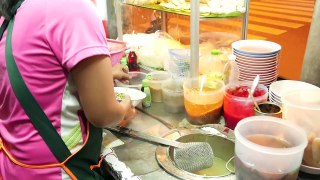 Bangkok Street Food - Chicken Cutlet Rice, Fishball Soup, Nam Kang Sai