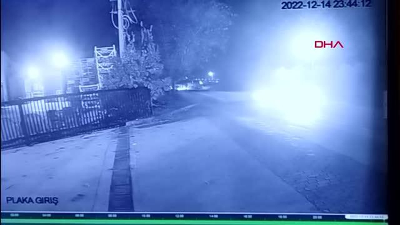 BURSA-DUVARA ÇARPAN OTOMOBİLDEKİ 2 KİŞİ ÖLDÜ; KAZA ANI KAMERADA