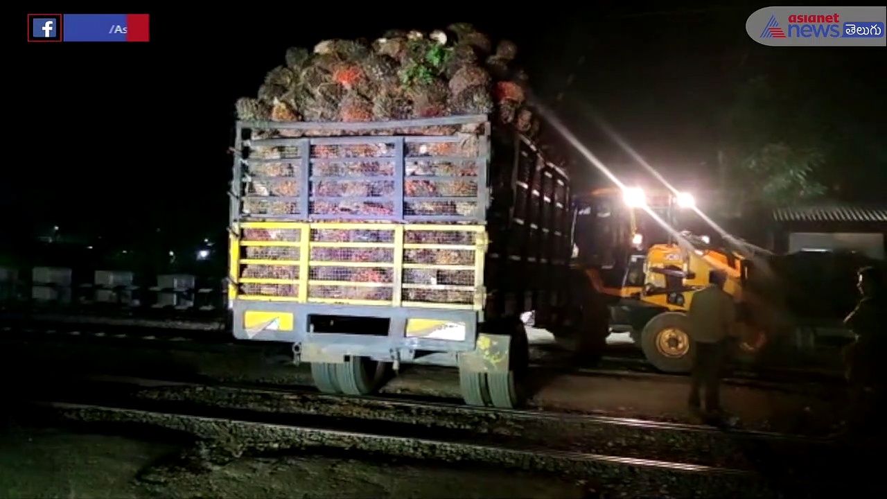 రైల్వే ట్రాక్ పై ఫామాయిల్ ట్రక్కు... పెద్ద అవుటుపల్లి వద్ద తప్పిన ప్రమాదం 