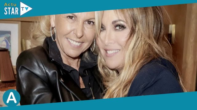 Hélène Ségara ultra complice avec Caroline Margeridon pour recevoir une oeuvre d'art hors de prix !