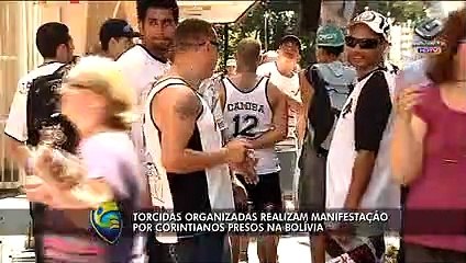 Corintianos protestam em frente ao Consulado Boliviano