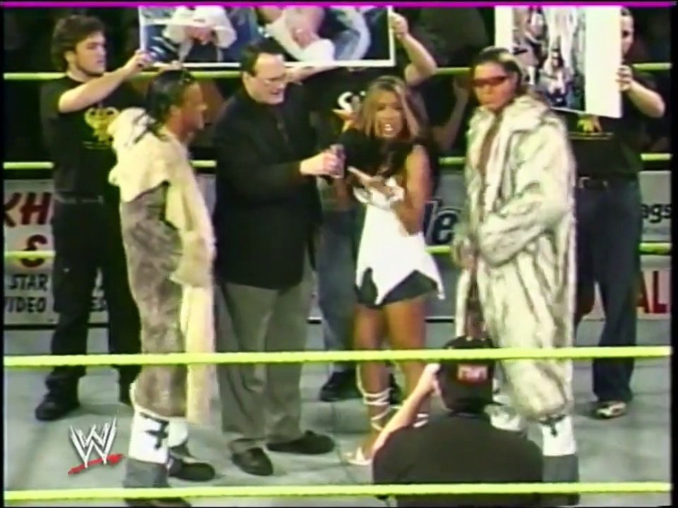 Melina: Lingerie Photoshoot for WWE Divas Do New York 2006 - video Dailymotion