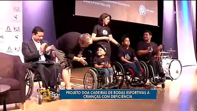 Projeto doa cadeiras de rodas esportivas a crianças com deficiência