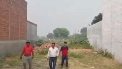 सभंल:ग्रामीण ने लगाया गांव के ही लोगों पर प्लाॅट पर अवैध कब्जा करने का आरोप