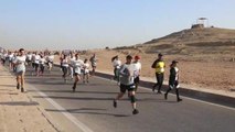 Mısır Piramitleri Yarı Maratonu'na Katılan Koşucular 