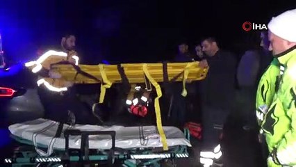 TEM otoyolunda otomobil önce otobüse sonra bariyerlere çarptı: 2 yaralı