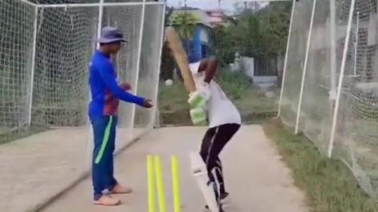 ঝাড়গ্রাম:জেলা আইনি পরিষেবার সহায়তা পেল আগামীর ক্রিকেটার!