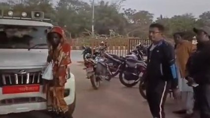 रीवा:अपर कलेक्टर की संवेदनशीलता,रास्ते में मिली विछिप्त महिला को पहुंचाया वन स्टॉप सेंटर