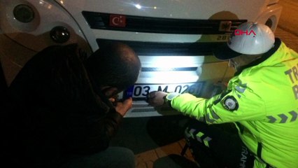 Sahte plakayla yolculuk yaparken polise yakalandı