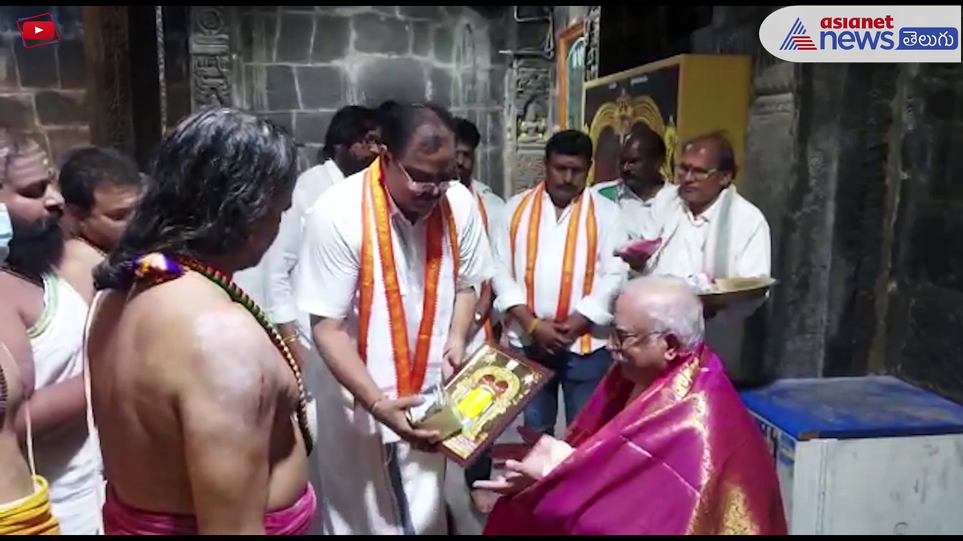 సింహాద్రి అప్పన్నను దర్శించుకున్న అశోక్ గజపతిరాజు...