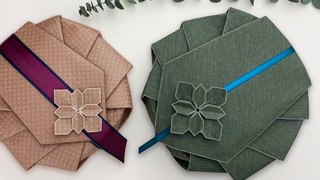 DIY Gift Wrapping - Gift Wrapping Circular Box With Origami Flower