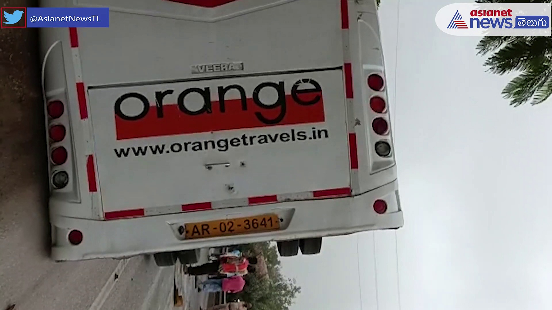 నల్గొండలో ట్రావెల్స్ బస్ బోల్తా... 15 మందికి గాయాలు, ఆరుగురి పరిస్థితి విషమం