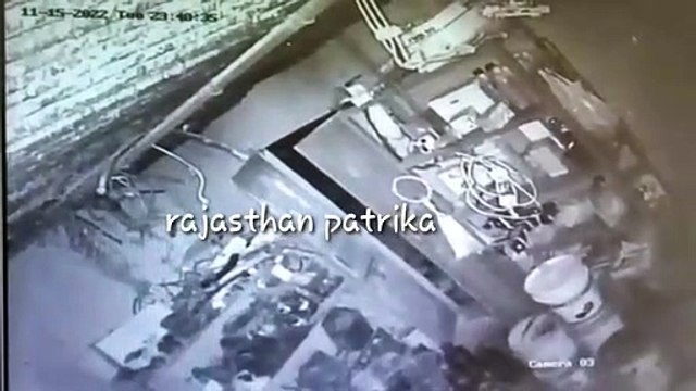 चोर पकडऩे के लिए ग्रामीणों ने खेत में लगाई आग, दो महिला सहित तीन को पकड़ा, पीटकर पुलिस को सौंपा