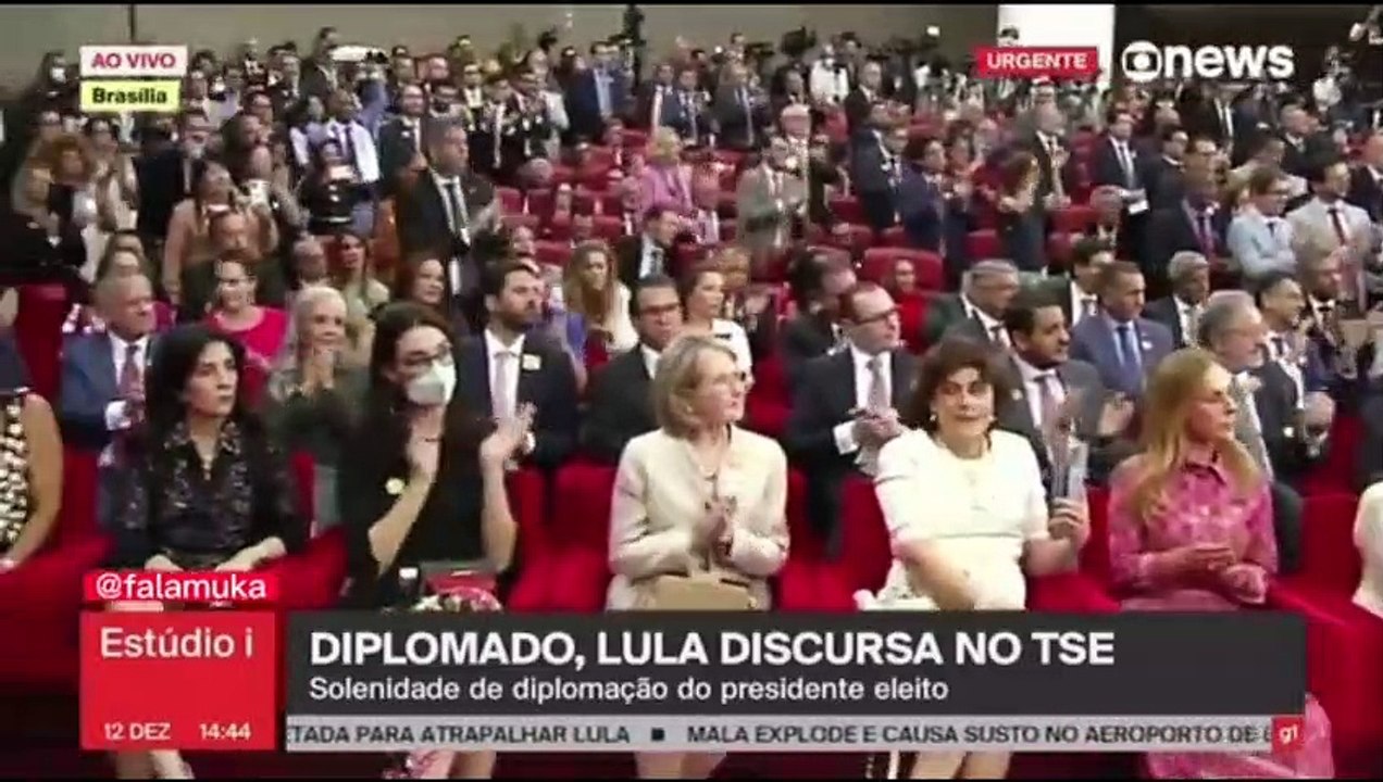 Brésil: Très ému, Lula a fondu en larmes après avoir reçu la certification de son élection pour un troisième mandat de président - VIDEO