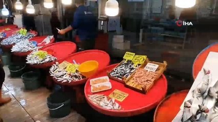 Bandırma balık hali hareketliliği dikkat çekiyor