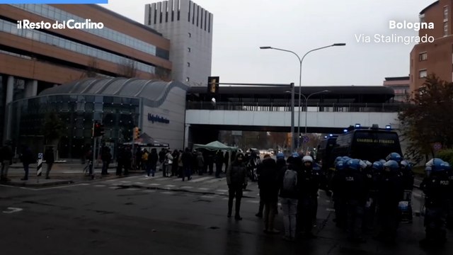 Occupazione in via Stalingrado a Bologna, sgombero all’alba