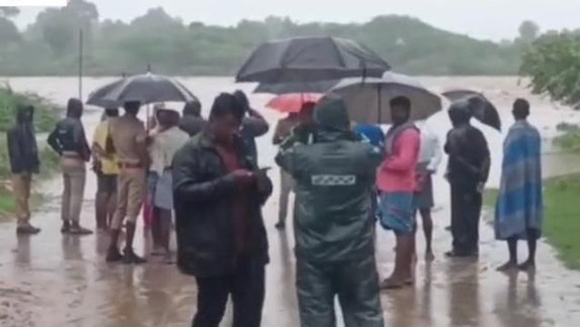 விழுப்புரம்: ஆற்றில் அடித்து செல்லப்பட்ட இருவரை தேடும் பணி தீவிரம்!