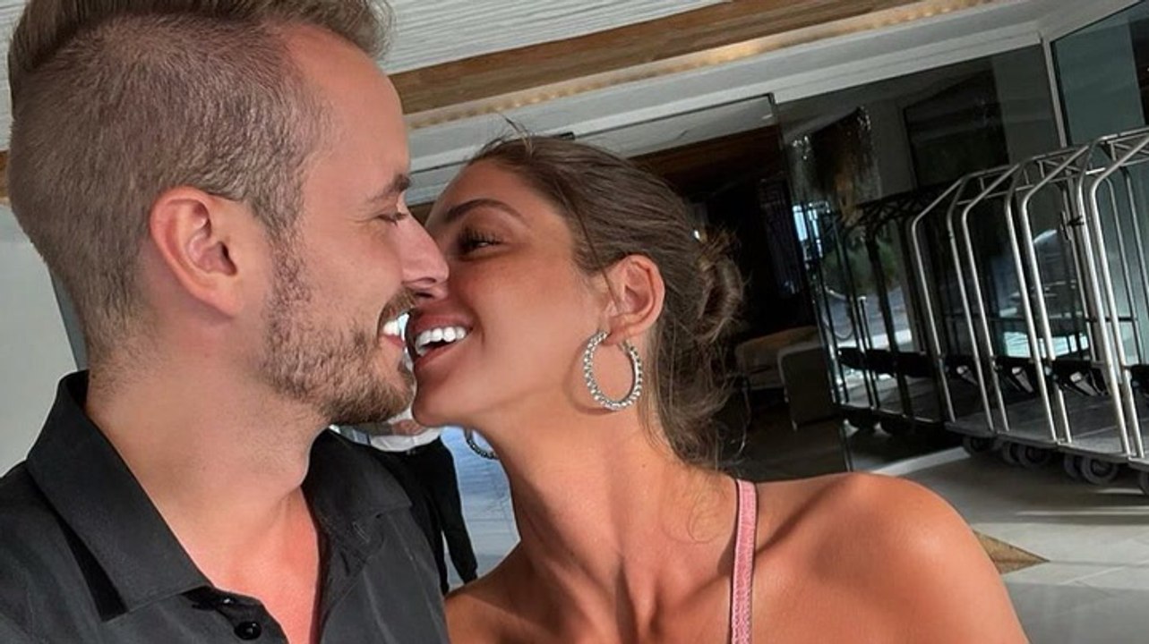 Wo hat er denn seine Hände? Pikantes Foto aus Julian Claßens und Tanjas Liebesurlaub