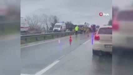 Büyükçekmece Güzelce E-5 Karayolu'nda kontrolden çıkan tüp kamyonu devrildi