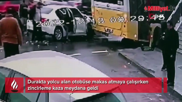 Durakta yolcu alan otobüse makas atmaya çalışırken zincirleme kaza meydana geldi