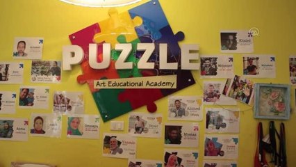 Mısırlı sanatçı sedef deniz kabuklarını sanat eserine dönüştürüyor