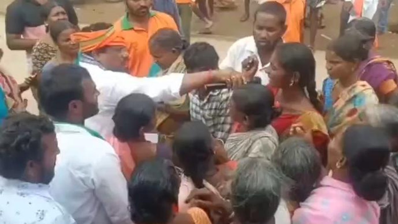 కొల్లాపూర్: ఎమ్మెల్యే పై మహిళల ఆగ్రహం