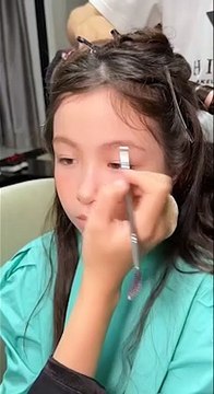 Con gái Elly Trần biến hình hóa thiếu nữ: Nhan sắc cực phẩm tựa búp bê