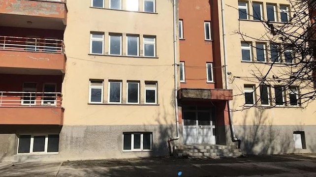 20 yıldır boş olan kamu lojmanları kaderine terk edildi