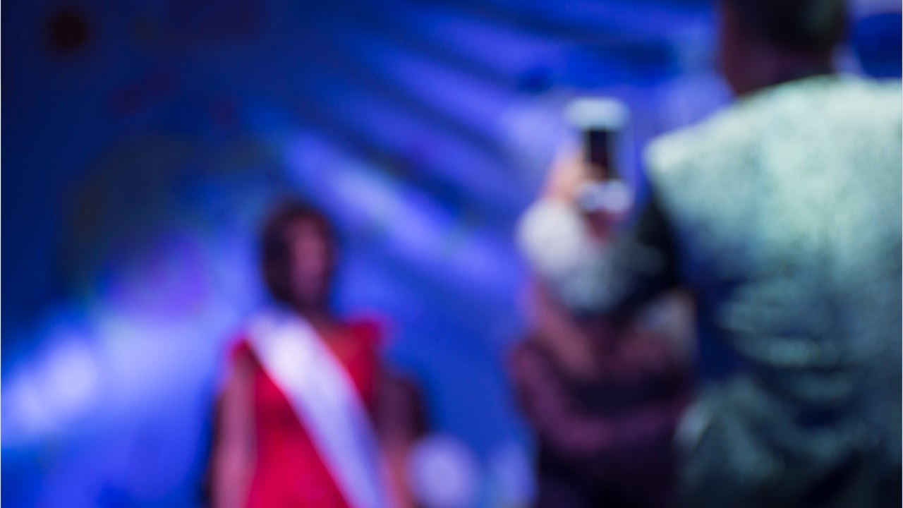 VOICI - Miss France : ce jour où une candidate a refusé la couronne lors de son sacre