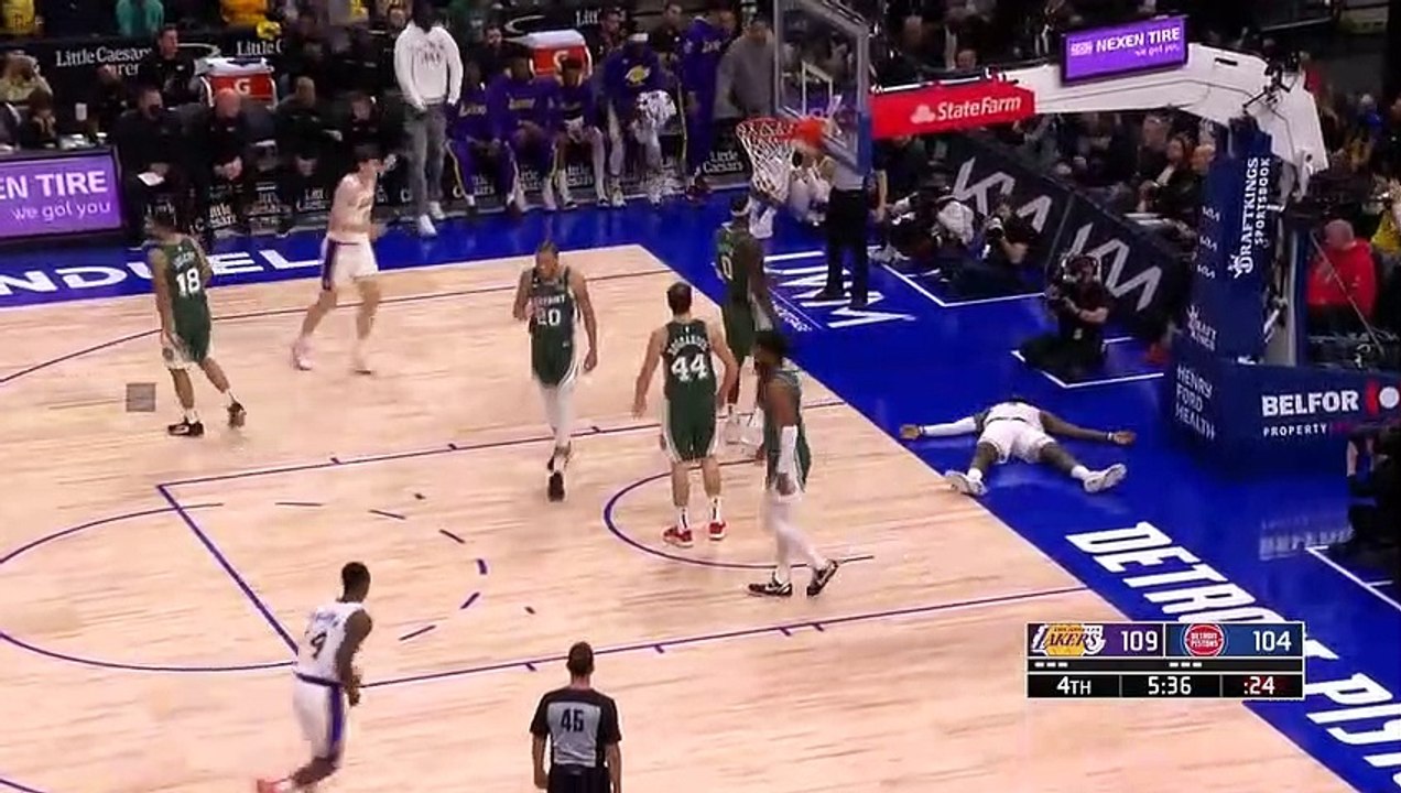 LeBron James bertindak mati setelah terlempar ke tanah dan-1 vs Pistons