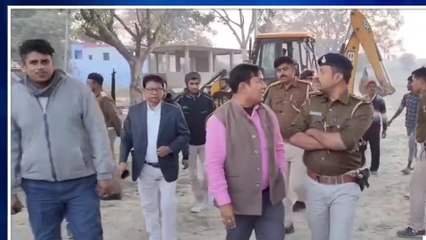 सारण: पोखरे की जमीन पर दबंगों ने कर लिया था कब्जा, प्रशासन ने चलवाया बुलडोजर