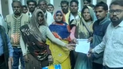 गुना : दुकान संचालक नहीं दे रहा लोगों को राशन,ग्रामीणों ने कलेक्टर से की शिकायत