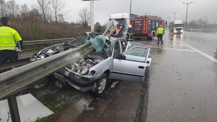 BARİYER, OTOMOBİLİN ÖNÜNDEN GİRİP ARKASINDAN ÇIKTI 3 YARALI