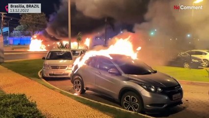 Brasília: Bolsonaro-Anhänger protestieren und setzen Bus in Brand