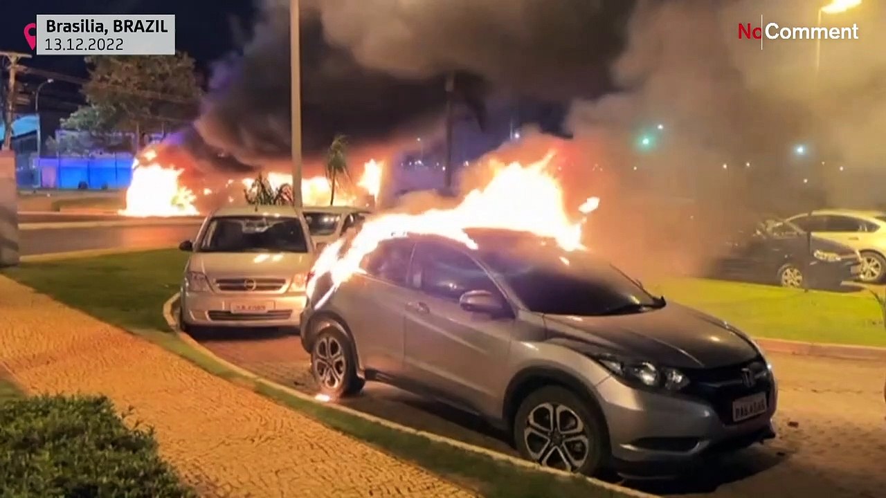 Brasília: Bolsonaro-Anhänger protestieren und setzen Bus in Brand