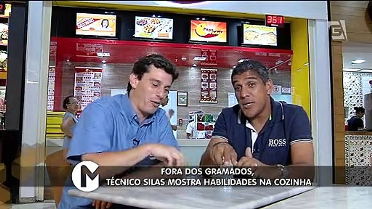 Fora dos gramados, técnico Silas mostra habilidades na cozinha