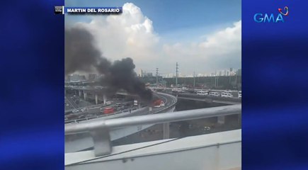 Kotse, biglang nasunog sa bahagi ng Skyway | Saksi