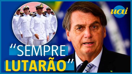 Bolsonaro divulga mensagem dúbia em evento da Marinha