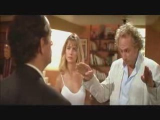 Pierre Richard A gauche en sortant de l'ascenceur