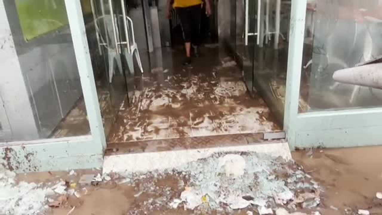 Fuertes lluvias dejan calles completamente inundadas en Lisboa